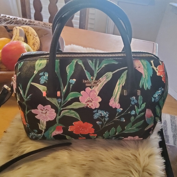 kate spade Handbags - Authentic Kate Spade Cameron Street Hummingbird.  VGUC Beautiful